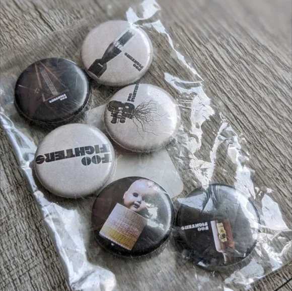 Foo Fighters Echos Silence Patience and Grace 2007 button pack SEALED - Picture 2 of 3